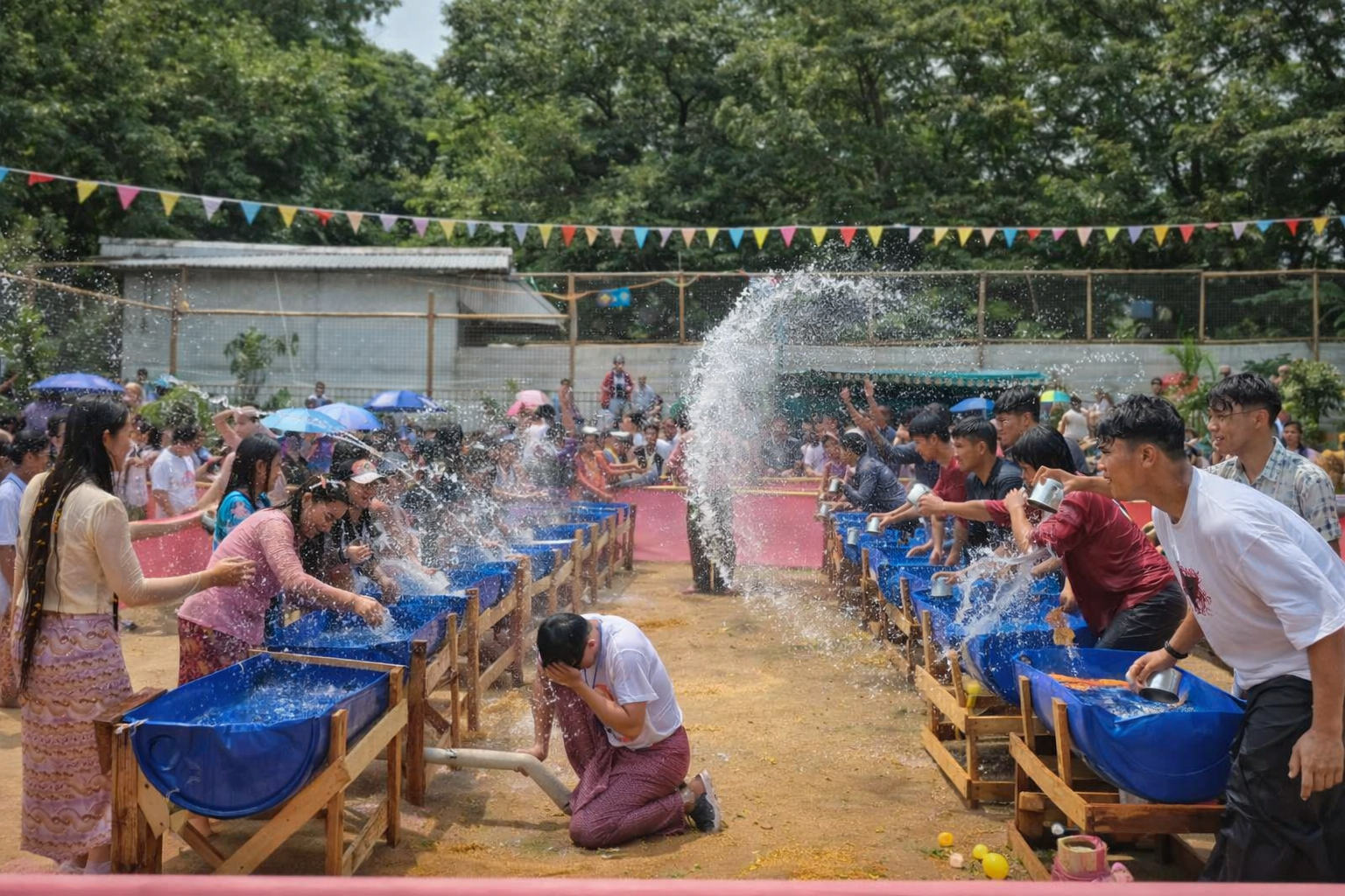 সাংগ্রাই জলকেলিতে উচ্ছ্বাসে ভাসলেন মারমা তরুণ-তরুণীরা