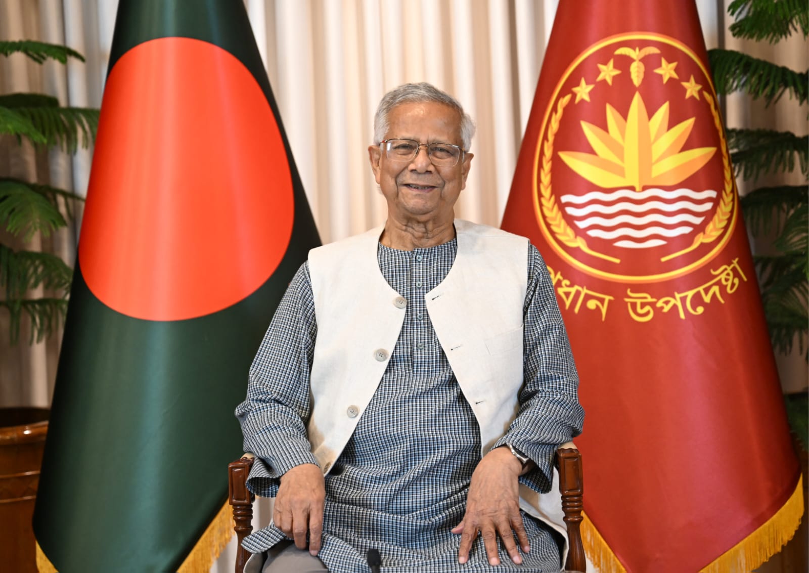 ড. ইউনূসকে দেশ ছাড়তে না দেওয়ার জন্য নোটিশ পাঠানো হলো