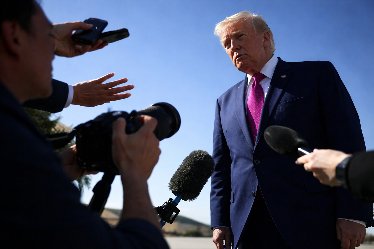 ইরান প্রসঙ্গে আলোচনার আগে ট্রাম্পের ভারসাম্যপূর্ণ অবস্থান