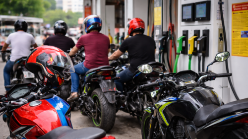 আগে সহজে মিলত তেল, এখন সারারাত অপেক্ষাতেও নেই নিশ্চয়তা