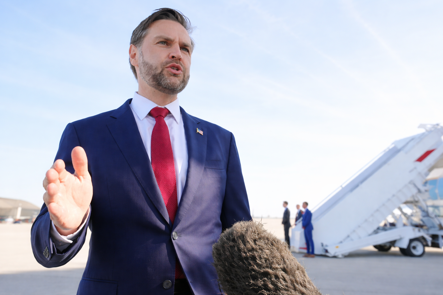 কমপক্ষে ৭০০ ওয়ার্ডের দাও আমি ওয়েব সাইটে দিবো, কপিরাইট ফ্রি করে দাও